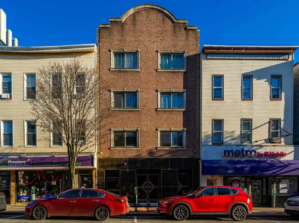 910 Summit Avenue image 2 of 15