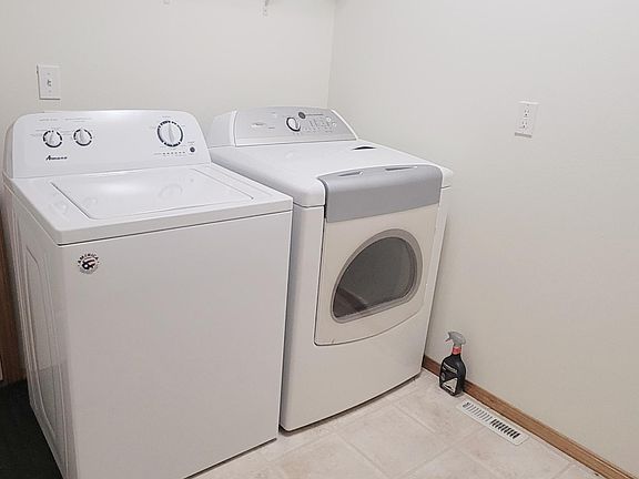 3rd image of 3302 171st Pl SE