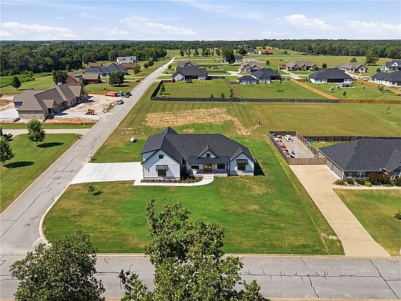 5th image of 18183 Pepper Hills Dr