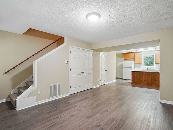 5th image of 281 Marshbanks St #3