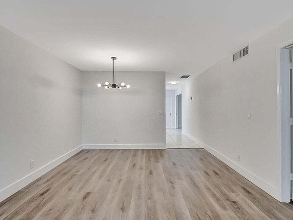 5th image of 1011 Flame Vine Avenue #101