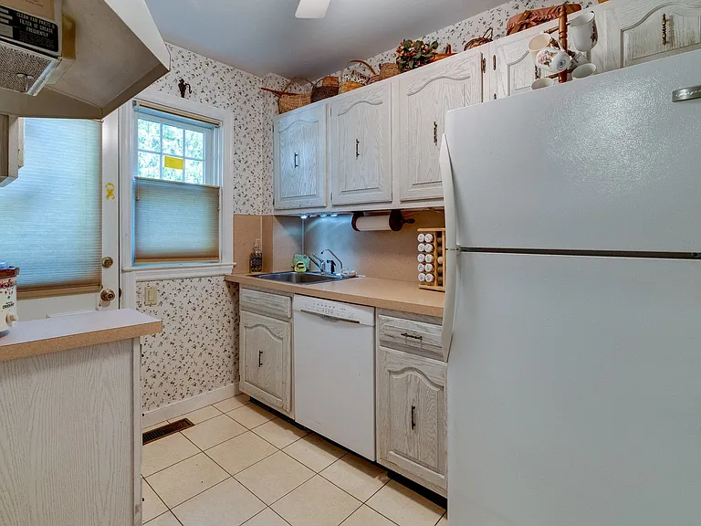 409 Fairview Ave — Photo 7
