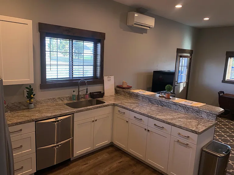 81 Estate Ln #B1 — Photo 4