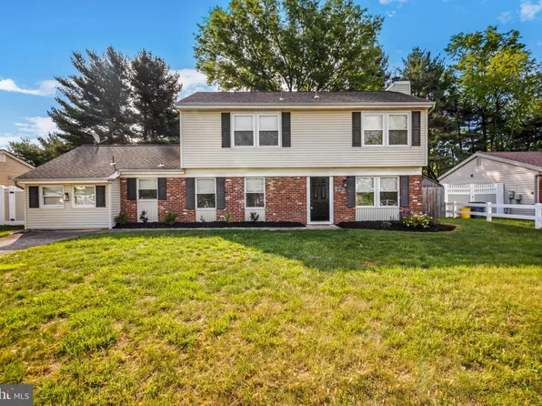 3 Regulus Dr, Turnersville, NJ 08012