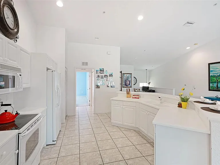 7333 Fountain Palm Cir #7333 — Photo 32