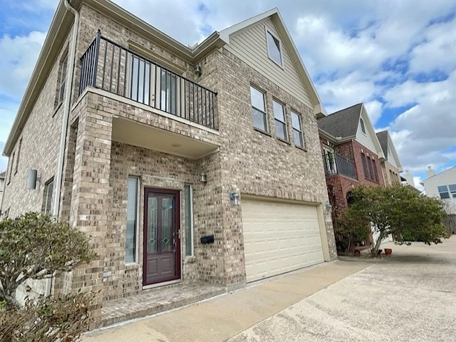 3 bed, 2.5 bath, 2145 sqft, $2,350 — Photo 2