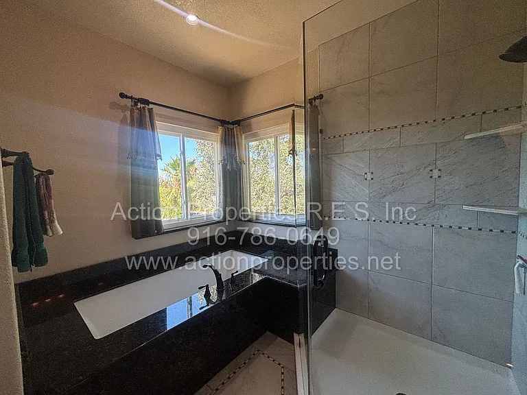 4726 Abbey Hl — Photo 38