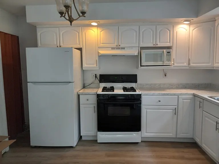 249 Garfield Ave — Photo 5
