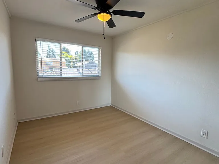 655 N Delaware St — Photo 19