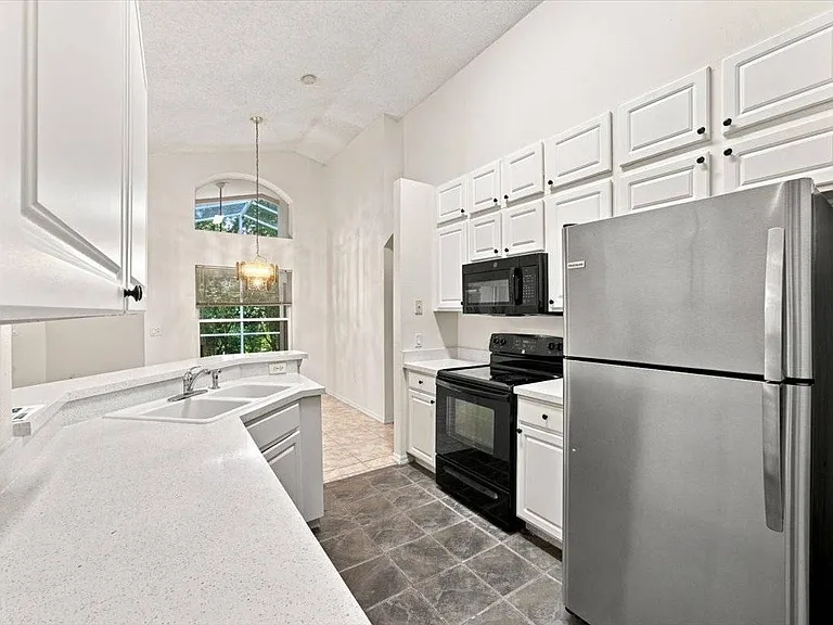 2393 Paulette Dr — Photo 11