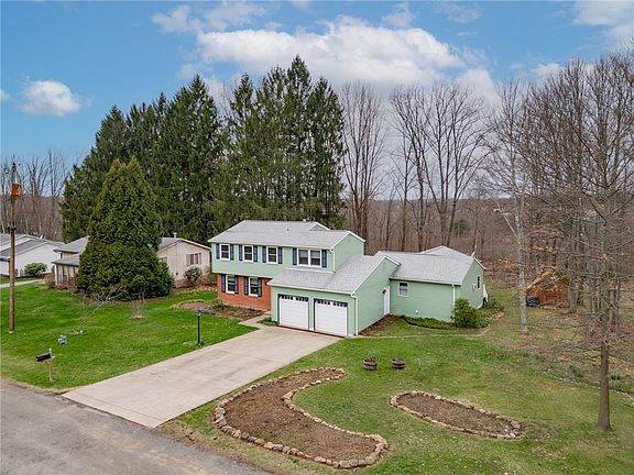 2nd image of 121 Parklane Dr