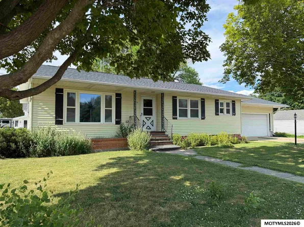 415 3rd Ave NW, Buffalo Center, IA 50424