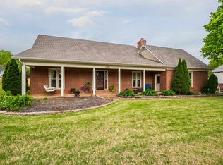 1095 Winrose Dr, Collierville, TN 38017