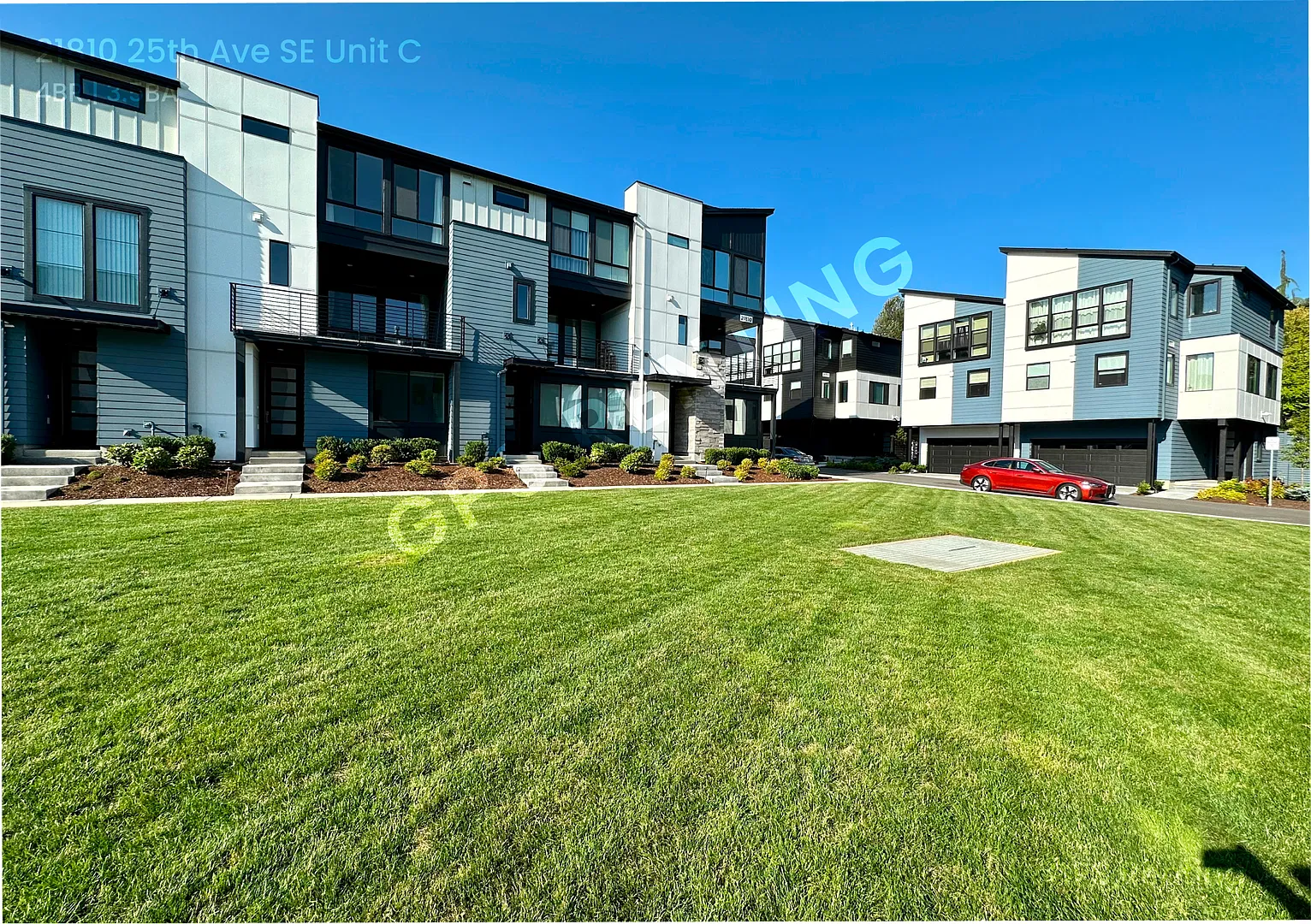 Luxury 4BR Bothell Townhome with Gourmet Kitchen & Guest Suite — Photo 2
