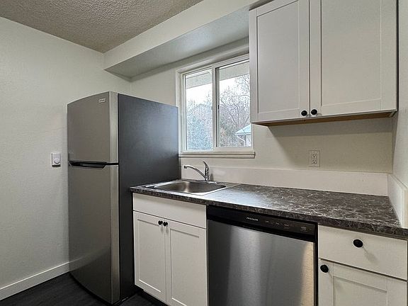 4th image of 1604 N Brook Ct APT 4