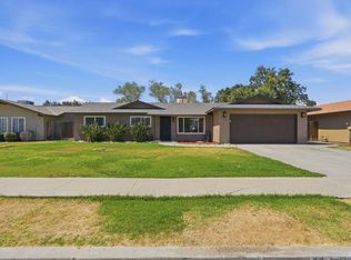 1074 Raymond Rd, Hanford, CA 93230