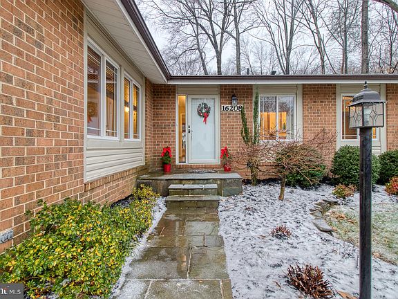 3rd image of 16208 Sheffield Dr