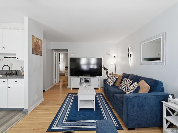 4th image of 25 Trinity Place #2k