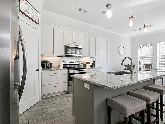 3rd image of 20408 Fairhaven Rd