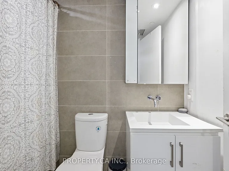508 Wellington St W #809 — Photo 11