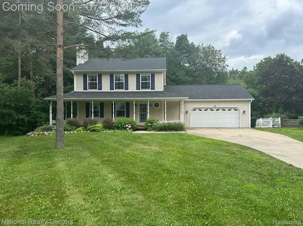 778 Hilberg St, Oxford, MI 48371