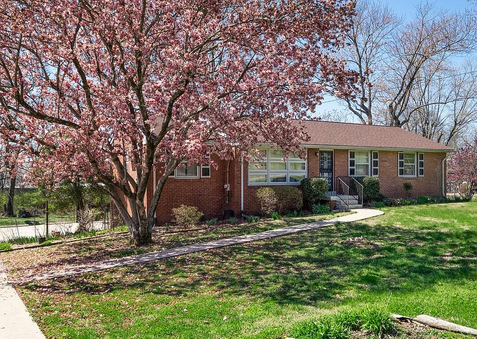 1st image of 3249 Knobview Dr