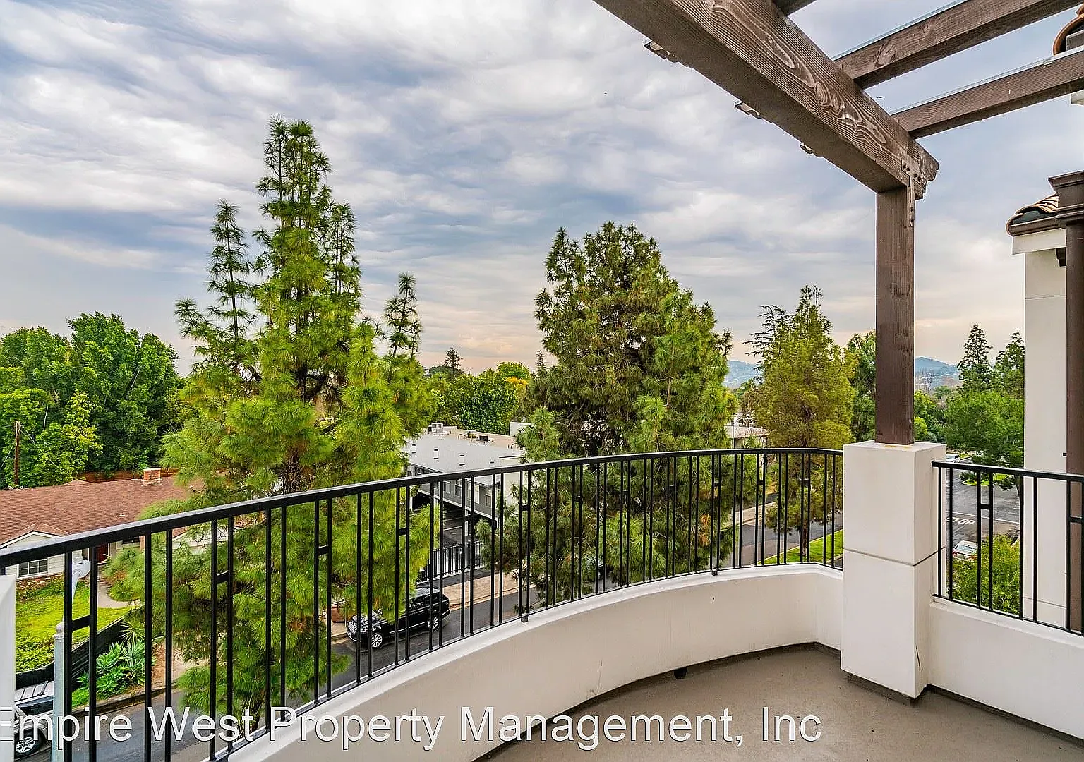3 bed, 1429 sqft, $4,295 — Photo 4