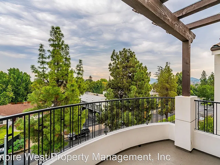4725 Radford Ave #Penthouse 3 — Photo 4