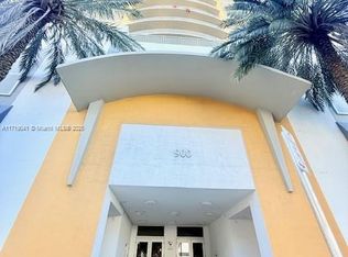 900 SW 8th St APT 609, Miami, FL 33130