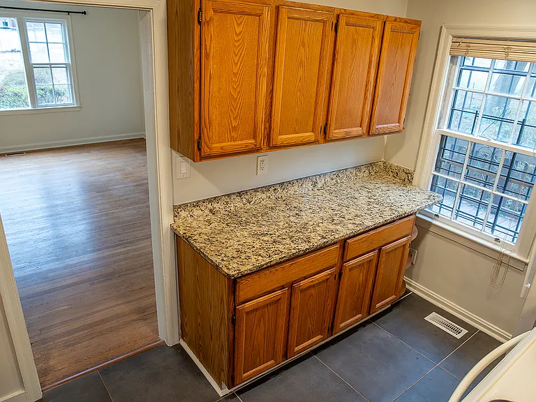 1585 N Columbia Pl — Photo 9