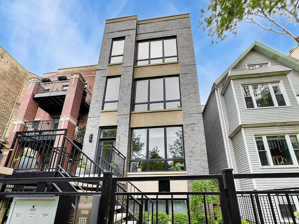 3740 N Clifton Ave #2