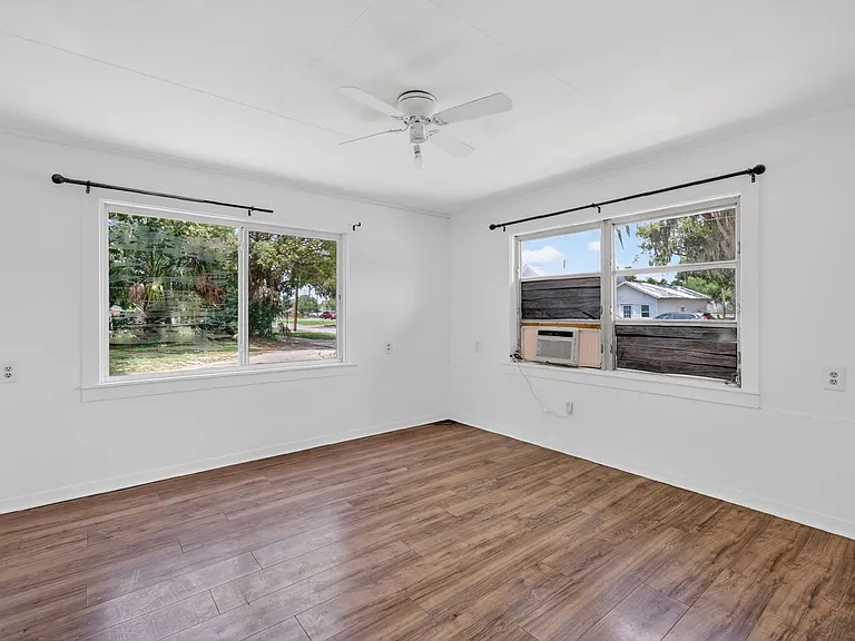 527 E Lemon Ave — Photo 17