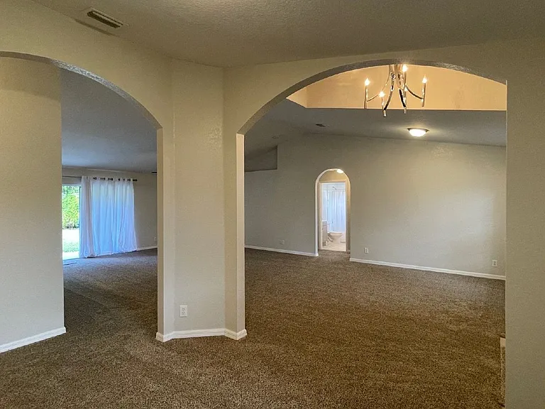 517 SW Paar Dr — Photo 6
