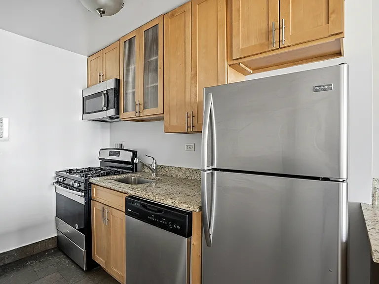 784 Columbus Ave #3K — Photo 2