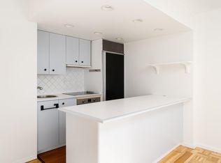 1534 Harwood St, Vancouver, BC V6G 1X9