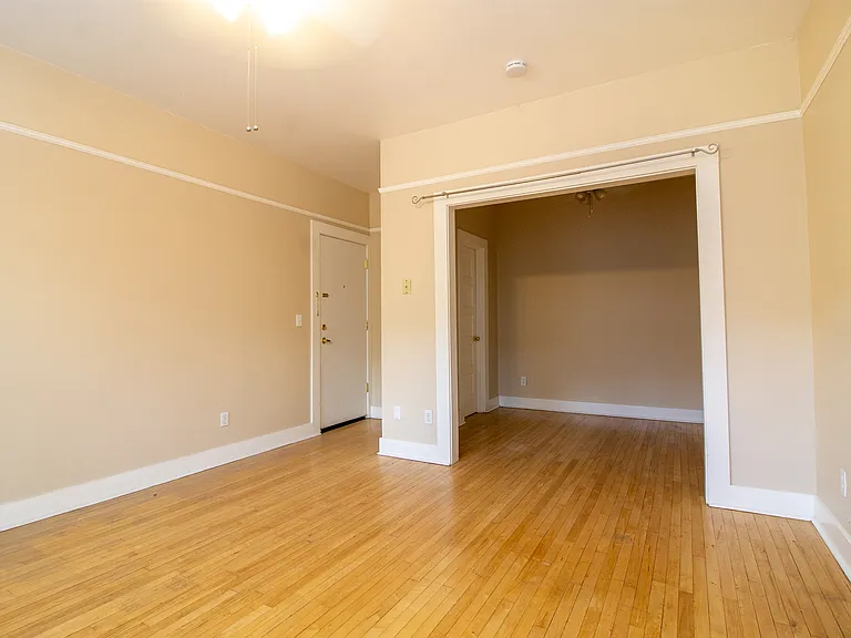 The Topanga Apartments — Photo 28