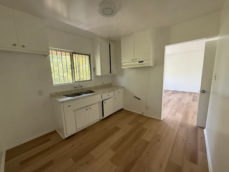 2731 Whittier Blvd #4 — Photo 4
