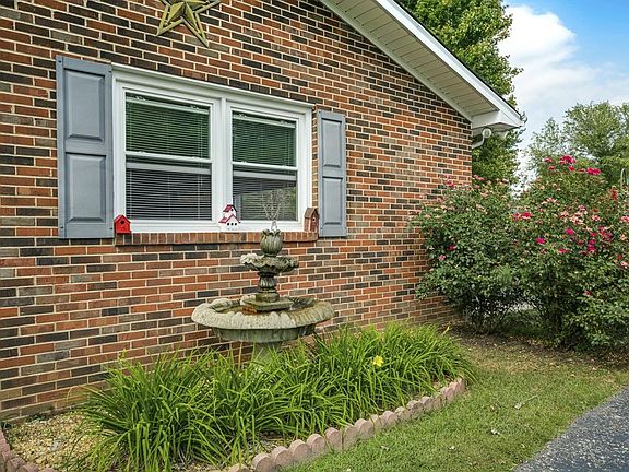 3rd image of 1776 Eastlake Dr