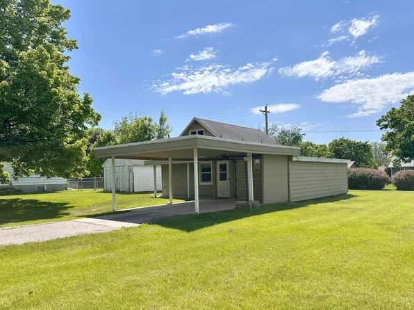 726 N Main St, Kanawha, IA 50447