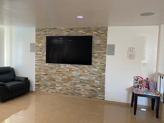 5th image of 2122 E 66th St #2
