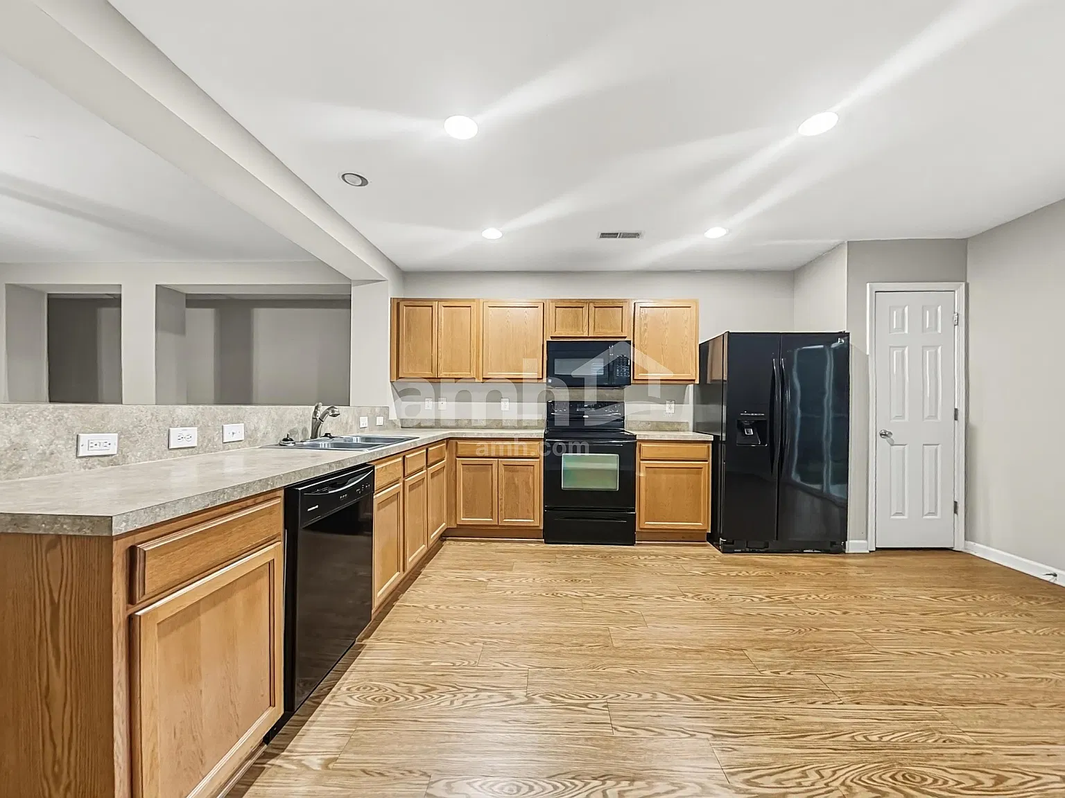 3 bed, 2.0 bath, 1483 sqft, $2,150 — Photo 3
