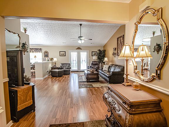 3rd image of 32 Green Meadow Ct