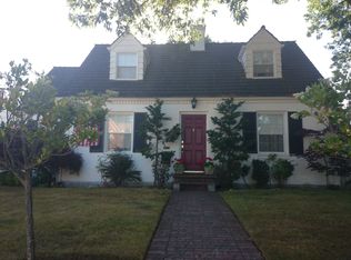 3006 27th Ave W, Seattle, WA 98199