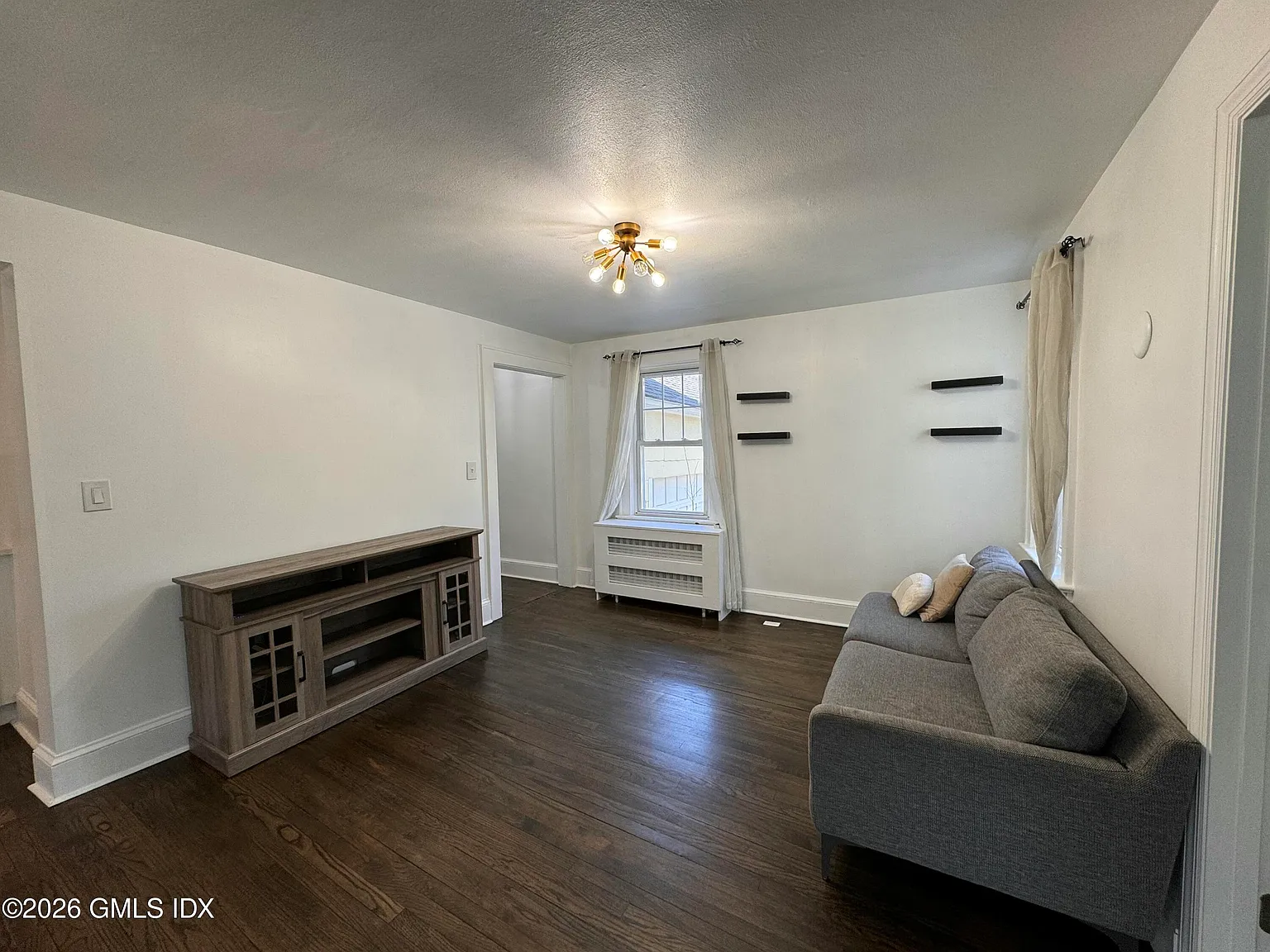 3 bed, 2.0 bath, 1200 sqft, $5,750 — Photo 3