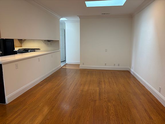 3rd image of 1665 Meadowlark Ln