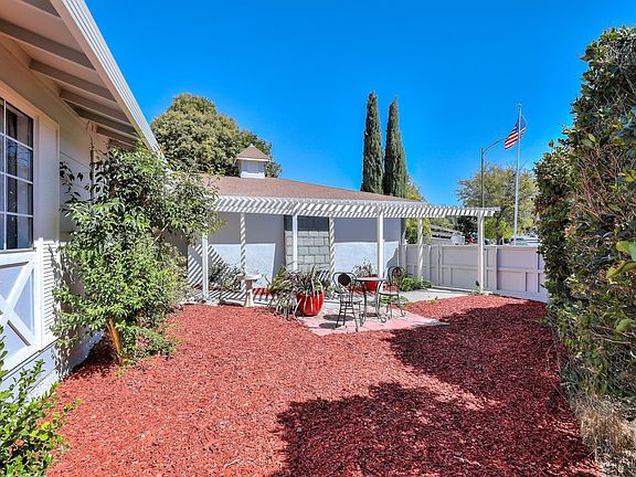 2nd image of 2881 Westberry Dr