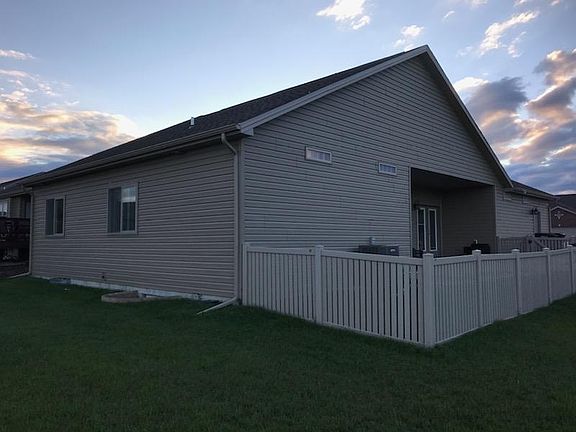 3rd image of 7957 Hacienda Dr