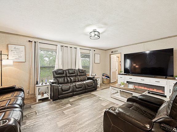 4th image of 160 Kothmann Rd