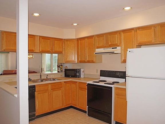 2nd image of 157 Lakeside Dr
