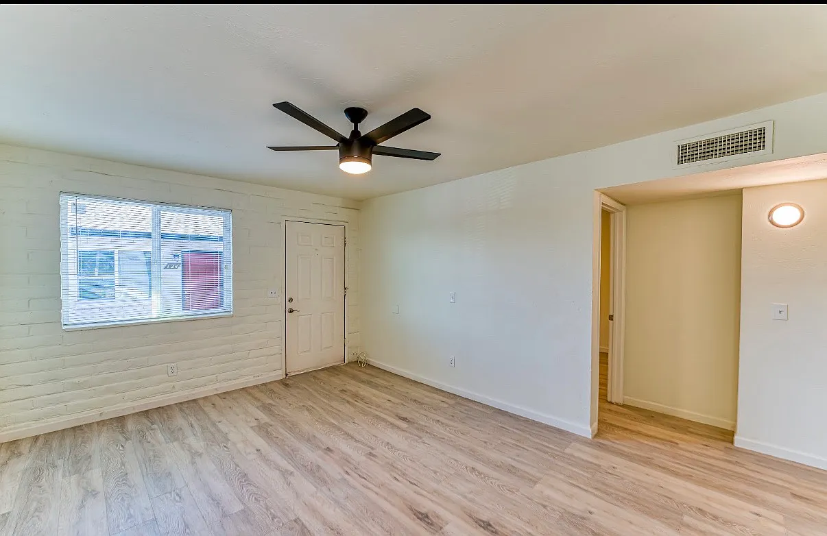 2 bed, 800 sqft, $900 — Photo 3